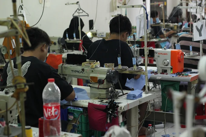 Proses produksi di workshop Konveksi Kenho